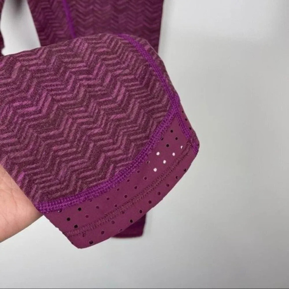 Lululemon Transcend Crop Perforated Chevron Print Leggings Size 4 - Picture 5 of 10